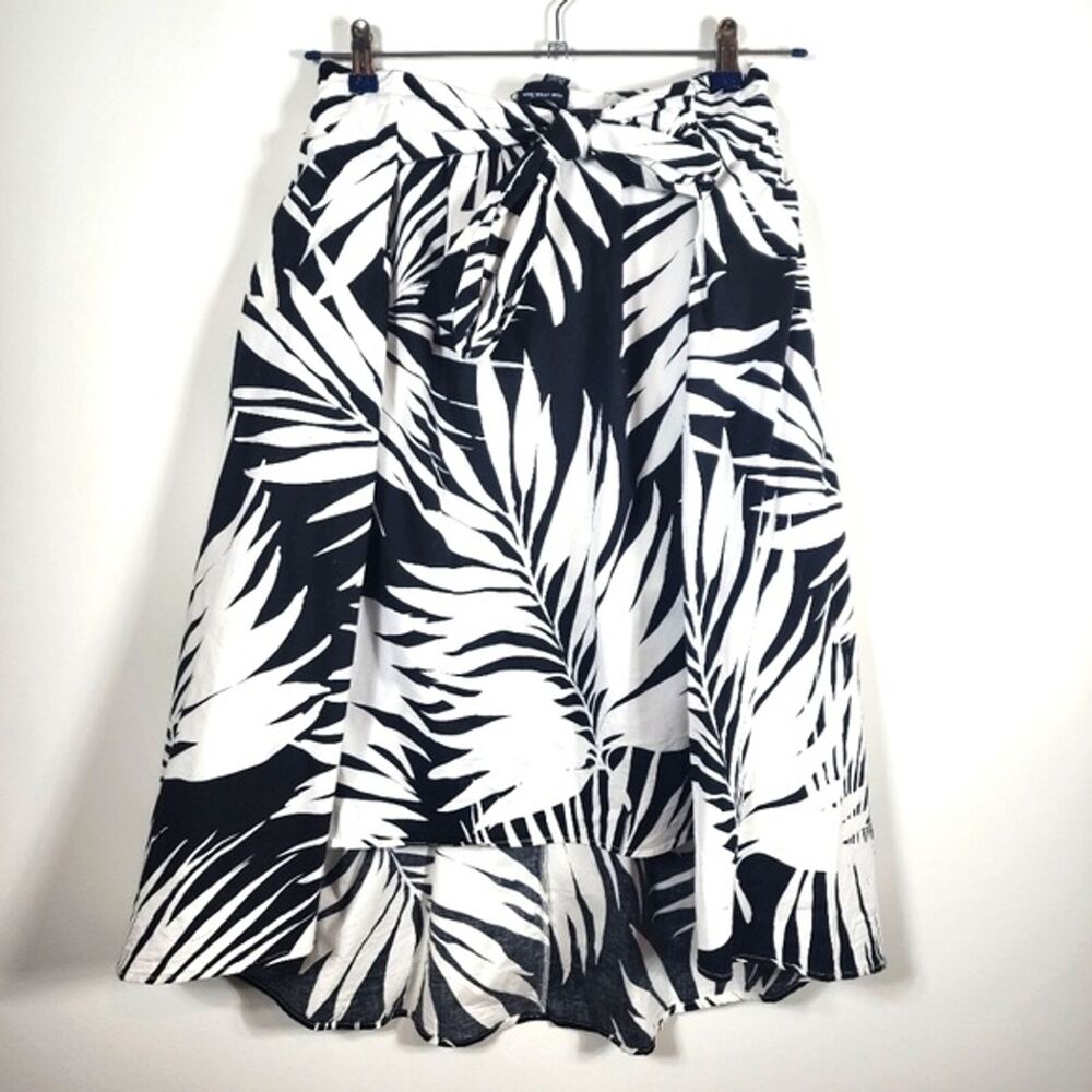 Who What Wear Black White Tropical Wrap Skirt Size 6